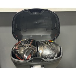 Top-case Peugeot Blade 47litres avec deux casques intégraux