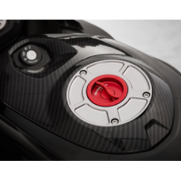Permet d'ajouter un style racing a votre moto et une simplicité de remplissage du réservoir
